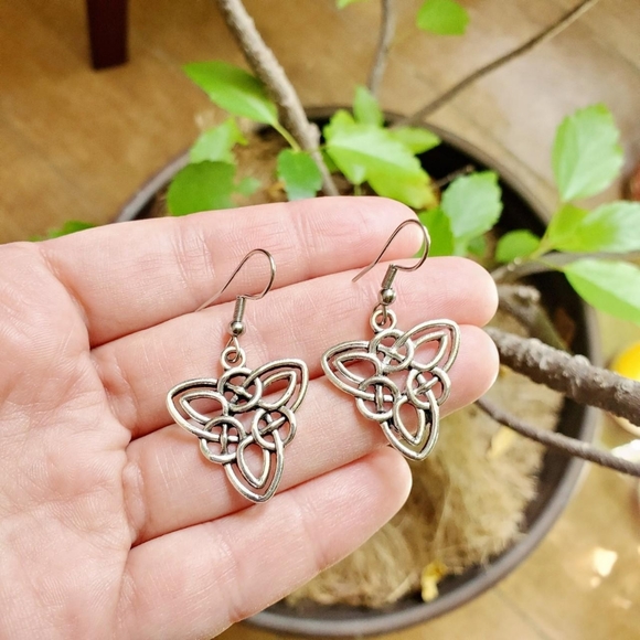 New Silver Celtic Knot Triangle Hanging Earrings - Picture 1 of 4